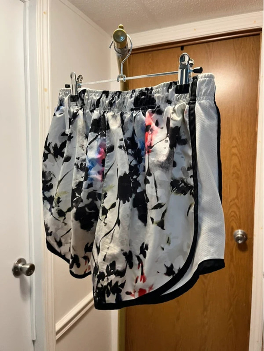 Nike Girls Dri-FIT Tempo Watercolor Abstract Floral Shorts S